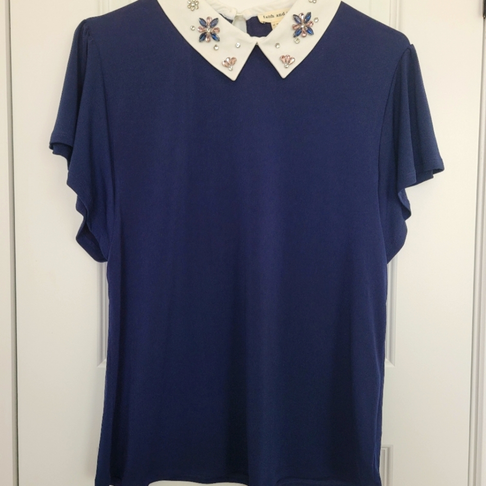 Collar jem shirt.